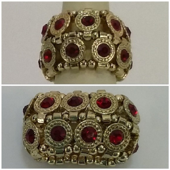 Multi Stone Ring. Goldentone band - Picture 3 of 8